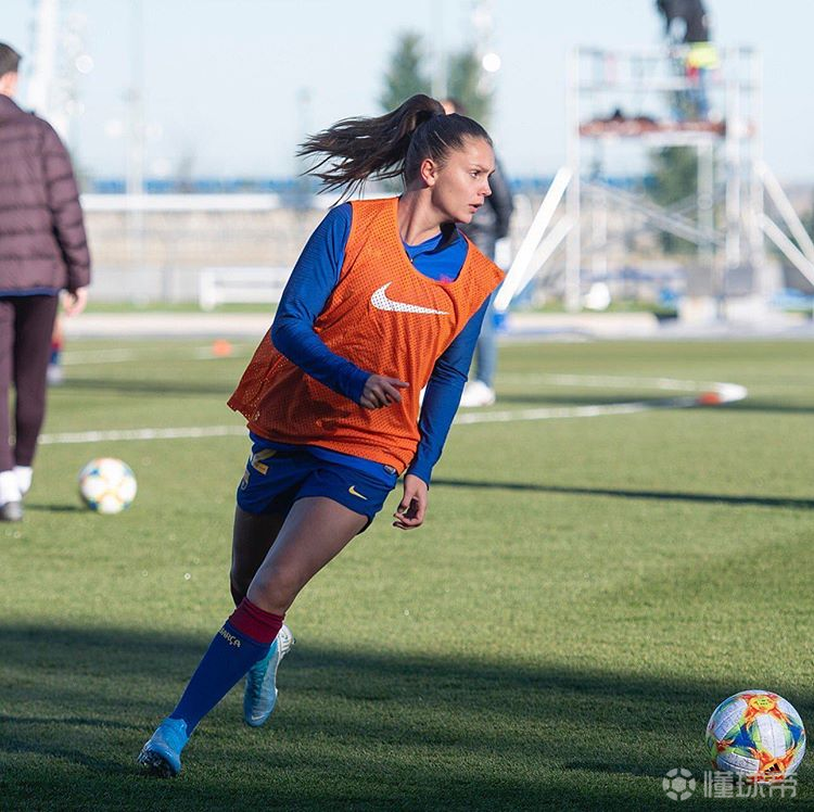 荷兰女足队员成功转会到巴萨俱乐部 荷兰女足队员成功转会到巴萨俱乐部